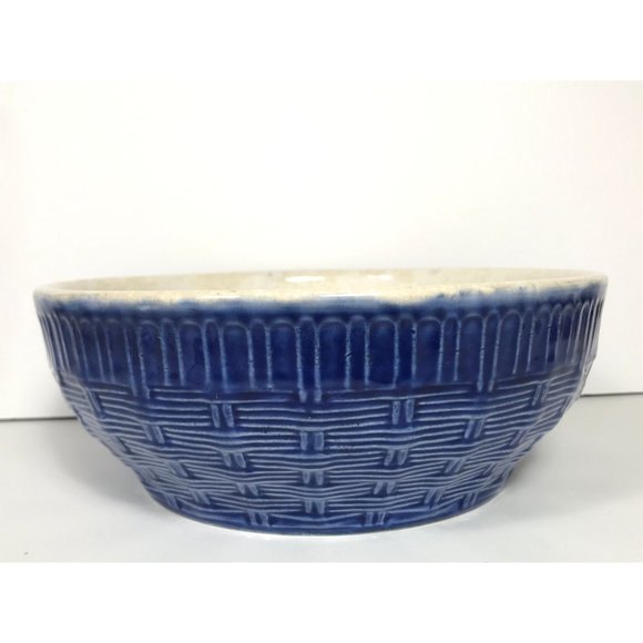 Vintage stoneware basket weave mixing bowl, blue 9" serving Bowl, ironstone pott - Picture 6 of 10